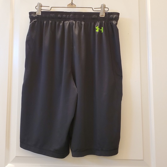 NFL Seahawks UNDER ARMOUR Shorts Medium - Picture 3 of 5